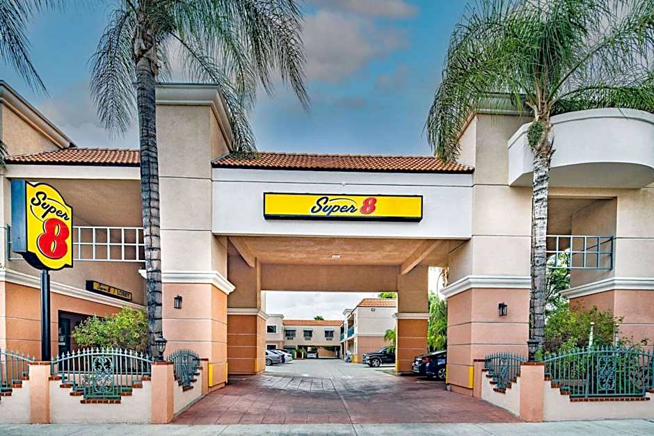 Super 8 by Wyndham North Hollywood