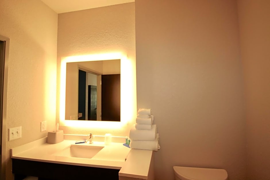 Holiday Inn Express & Suites - Kirksville - University Area, an IHG Hotel