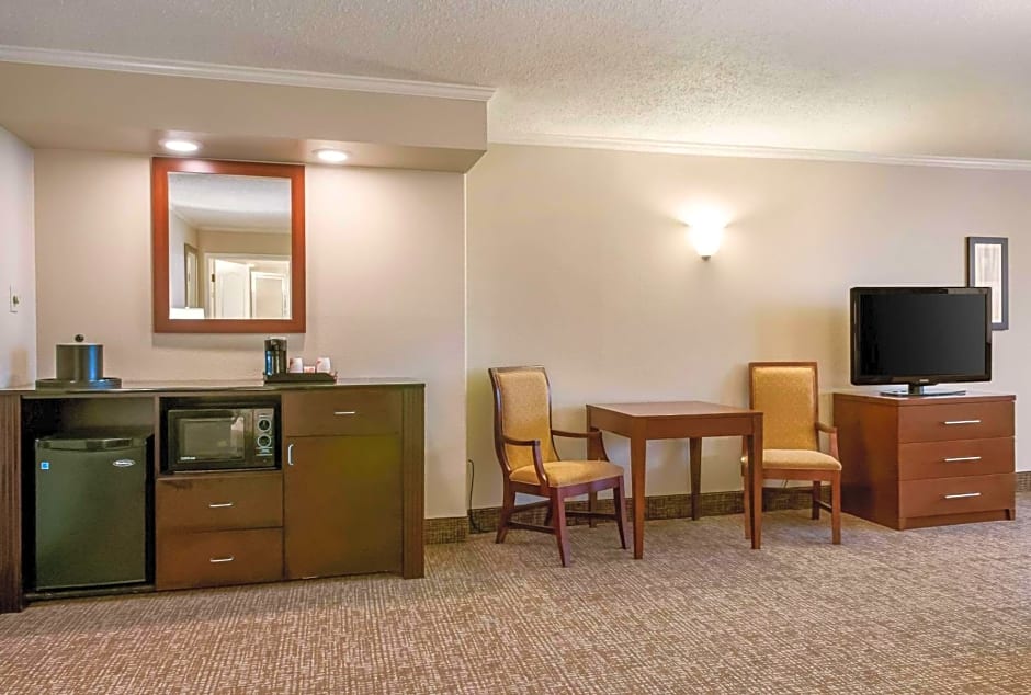 Comfort Inn & Suites At Copeland Tower