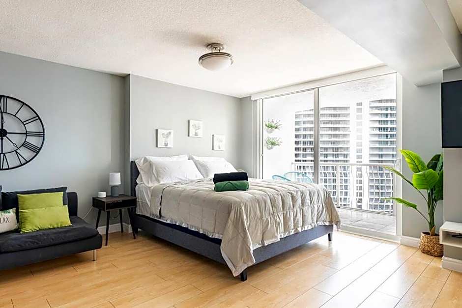 Brickell Center w/City & Bay View + FREE Parking!
