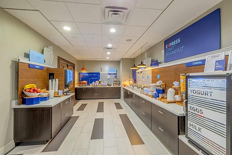 Holiday Inn Express and Suites Lindale By IHG