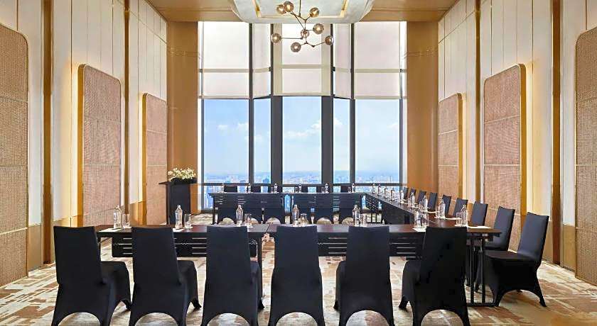 Vinpearl Landmark 81, Autograph Collection