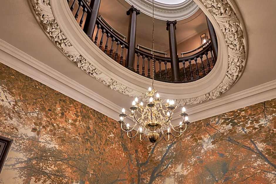 The Capital Hotel, Apartments & Townhouse