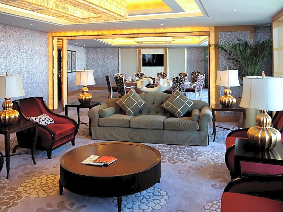 Pullman Linyi Lushang Hotel