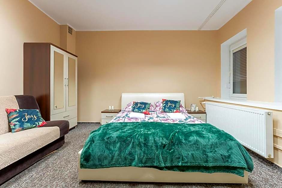 Hostelio - Tanie i komfortowe pokoje, parking, sklep na miejscu