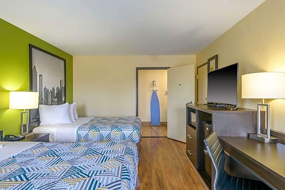 Motel 6 Forsyth, GA Tift College