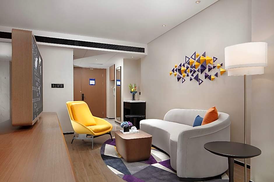 Hampton by Hilton Qionghai Railway Station