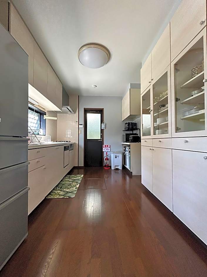 森の香りに包まれたプライベート空間でマイデバイスイマーシブ体験を堪能できる贅沢--BlueFlow KATSUURA