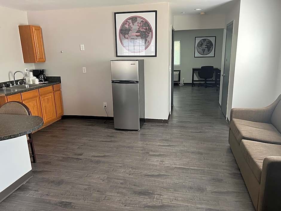 High Falls Inn & Suites