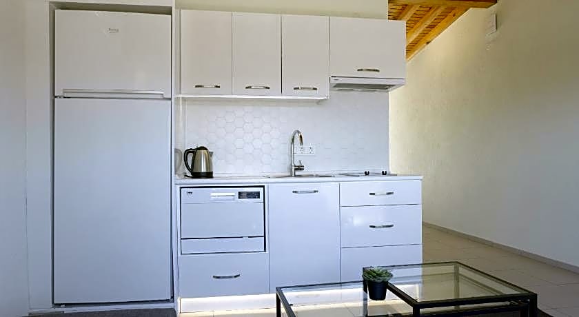 Aegean Apartments - Marina & Chios Island View