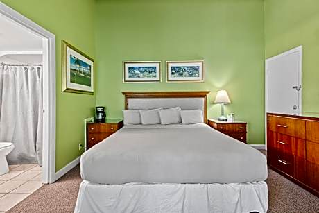 Oceanfront Inn Room #11- Standard Room - King Bed