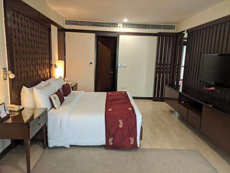 Executive Suite with 20% F&B Service