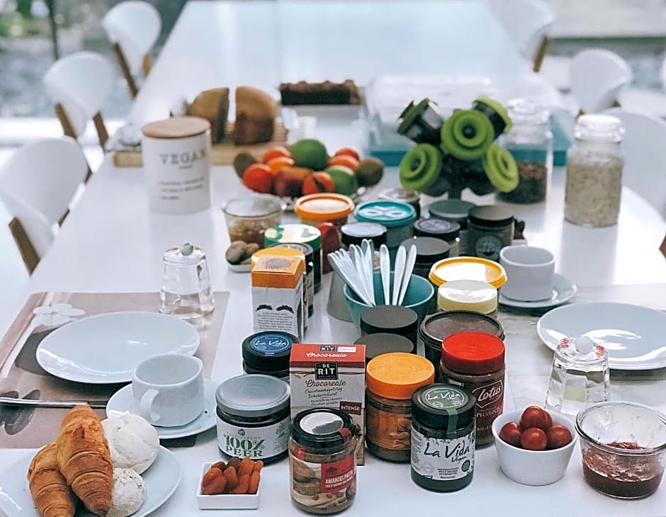 PLANT BASED b&b central Bruges