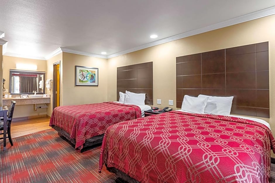 Econo Lodge Inn & Suites Escondido