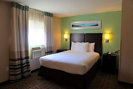 Queen Studio Suite - Mobility Access/Non-Smoking