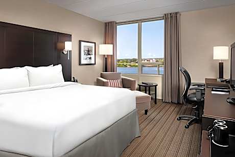 Guest room, 1 Queen, Partial water view