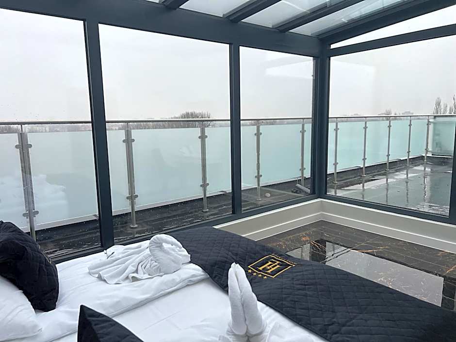 Hotel Lantier & Swimming Pool Zone