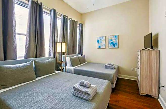 Amazing Condos Beautiful View 2 Blocks To French Quarter, Small Rooftop Pool, Gym, Seanger Theater, Super Dome, And Bourbon St