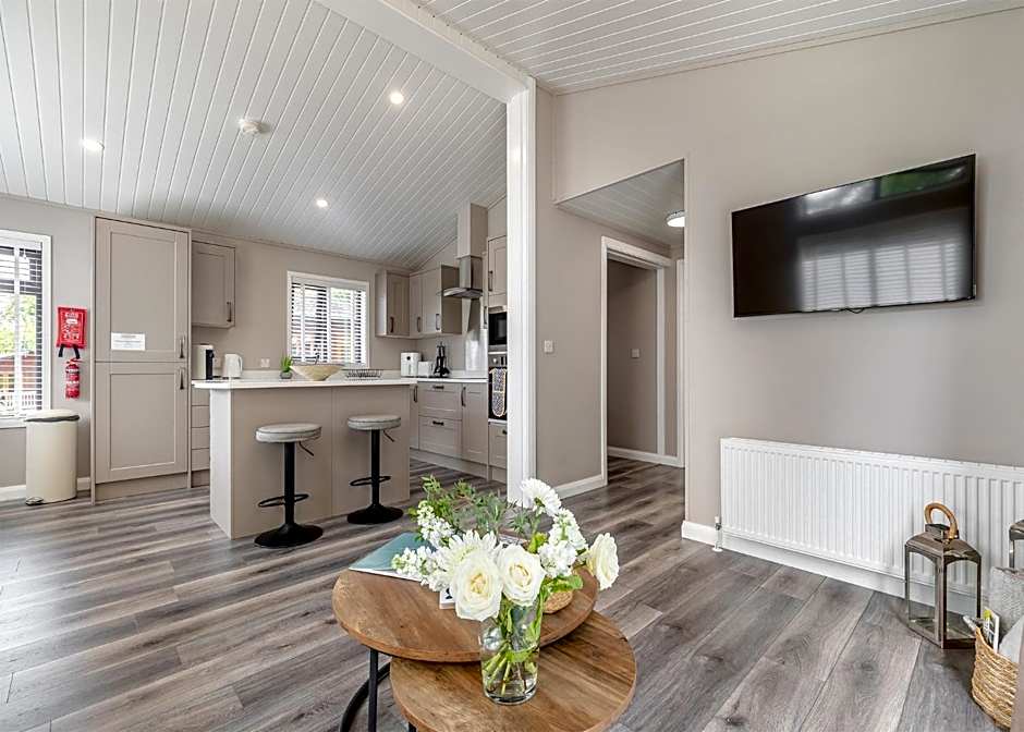 Charlesworth Lodges