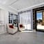 Petit Palace Suites Hotel