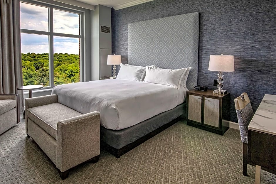 Photo 1 of 8 of 1 King Bed, Hearing Accessible, Executive Level