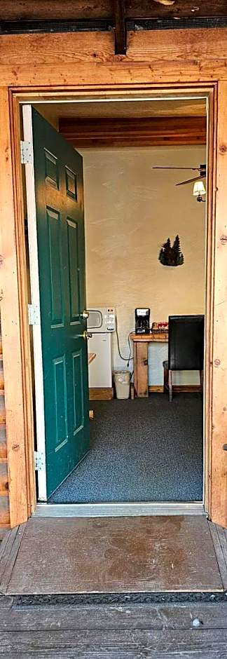 Nine Pines Motel