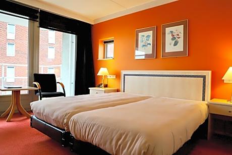 Deluxe Twin Room with Bathtub