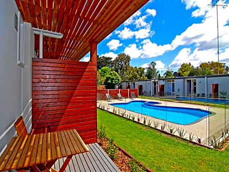 Riverside Ocean Grove Motel Suites and Holiday Cabins