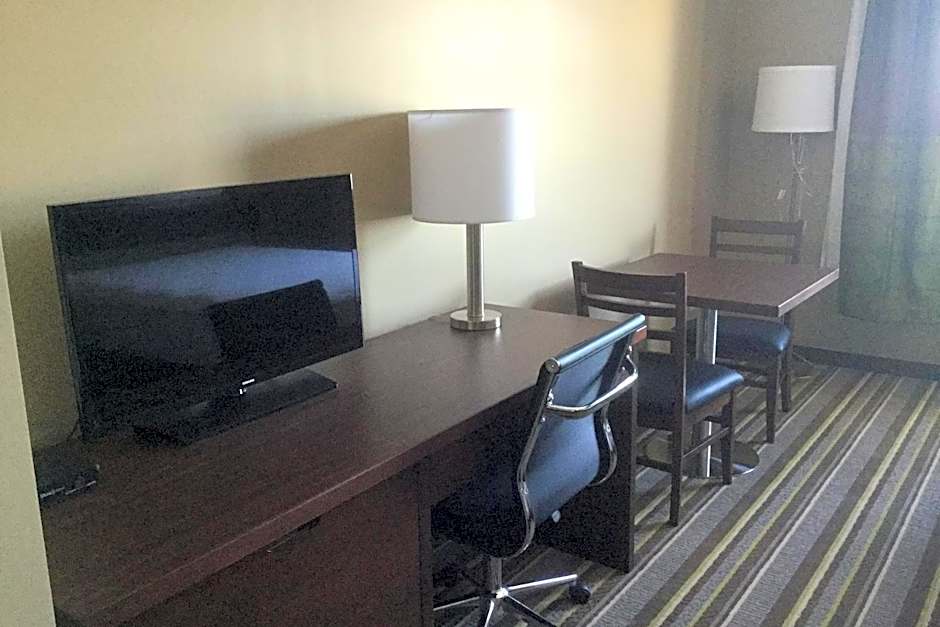 Super 8 by Wyndham Hardisty