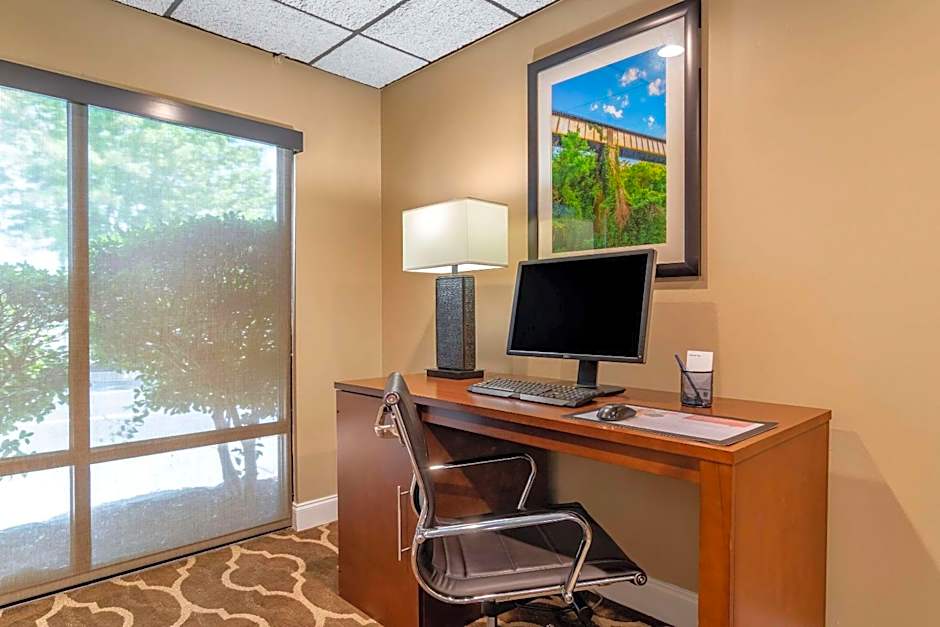 Comfort Inn & Suites Athens North