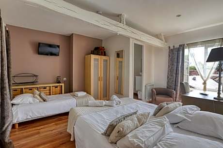 Double Room with Private Bathroom - " Memyos"