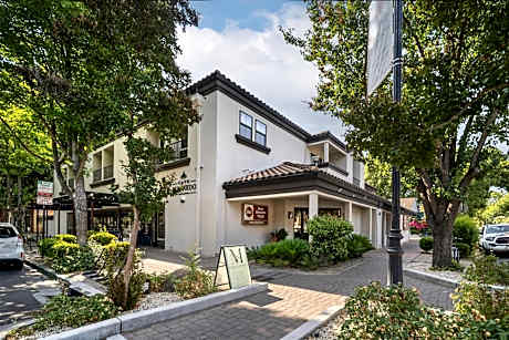 Best Western Plus Palm Court Hotel