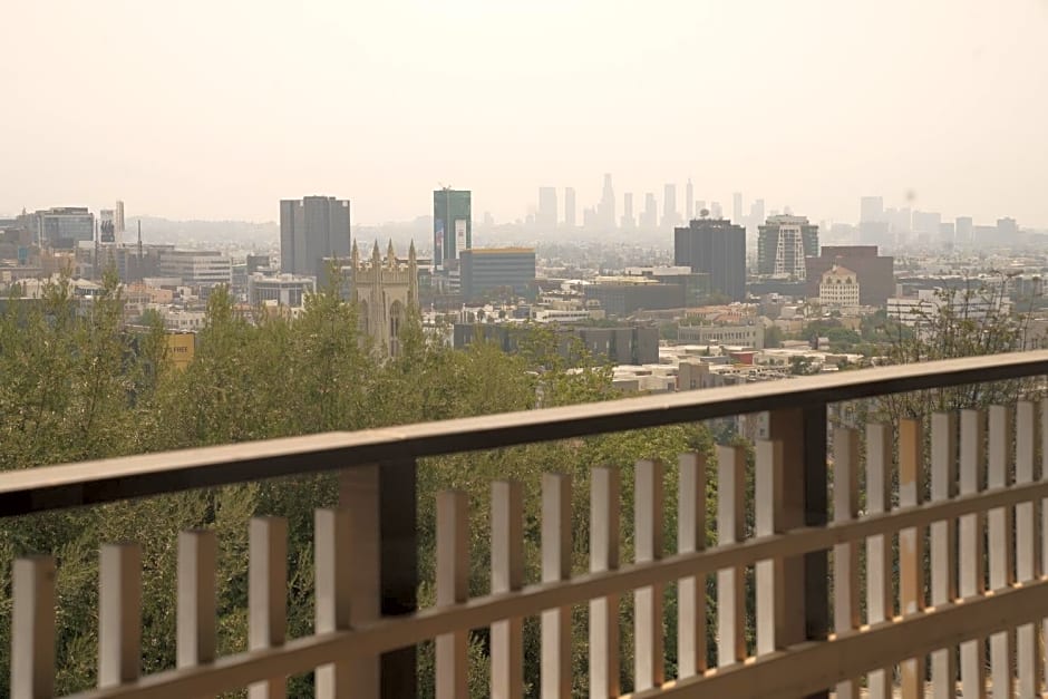 Hollywood Hills Hotel