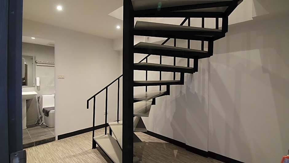 Sleep with Me Bangkok - BTS Phra Khanong