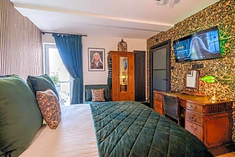 Ricky Road Guest House
