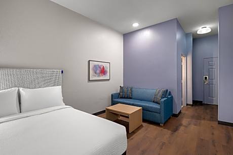 Standard Queen Room with Two Queen Beds and Bath/Shower