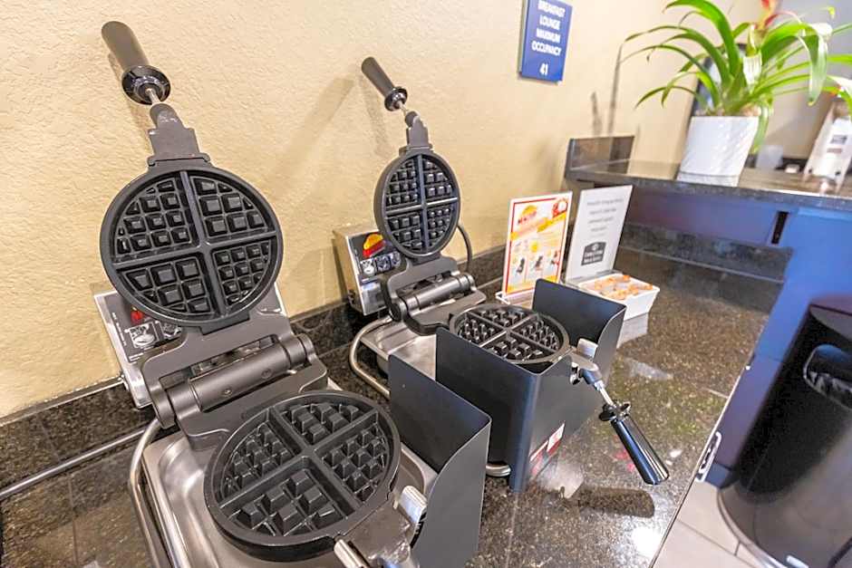 Cobblestone Inn & Suites - Winters