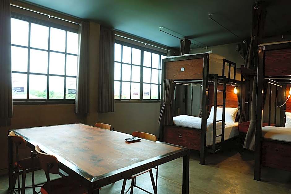 Rider Bedroom Hostel & Cafe