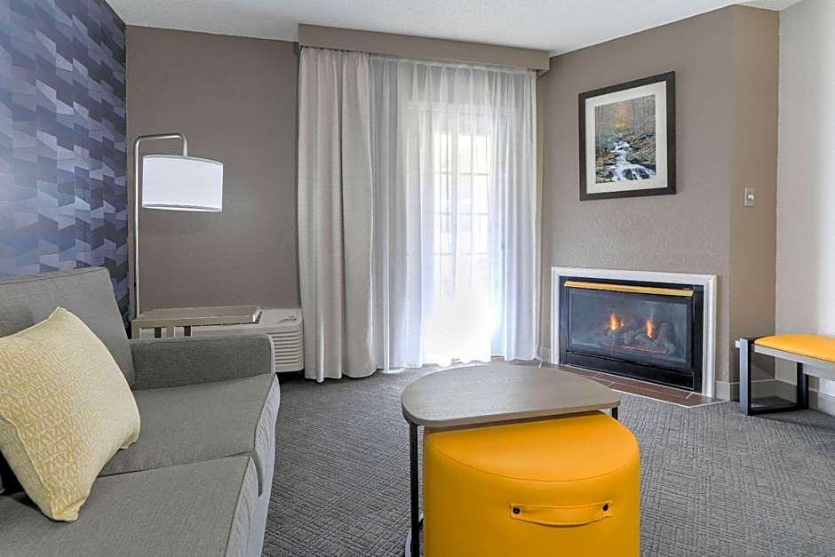 Comfort Inn & Suites At Dollywood Lane