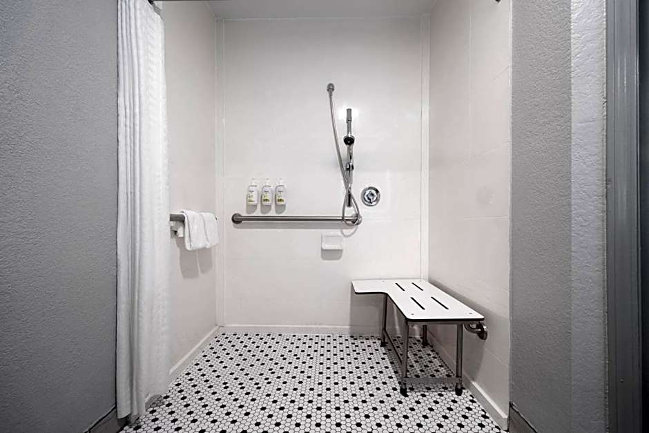 La Quinta Inn & Suites by Wyndham Raleigh Cary