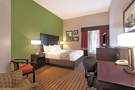 1 Queen Bed Non-Smoking