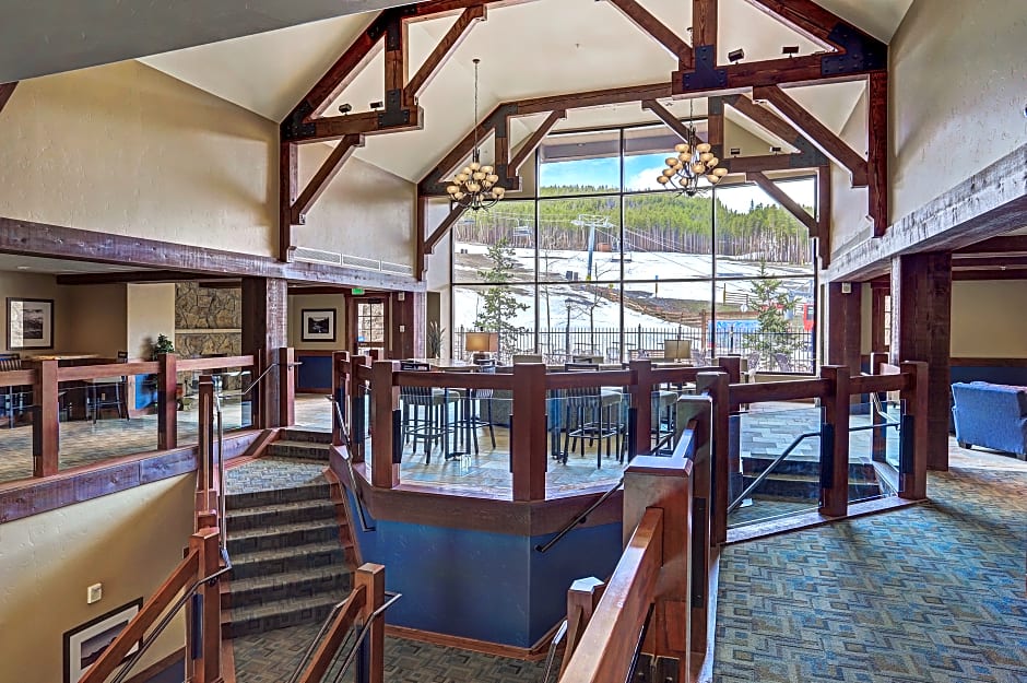 Crystal Peak Lodge