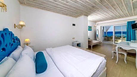 Deluxe Double Room with Panoramic Sea View