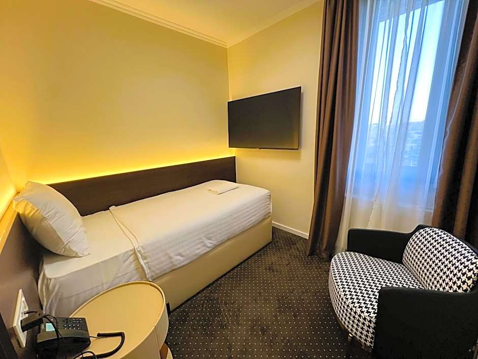 Nobel West Hotel