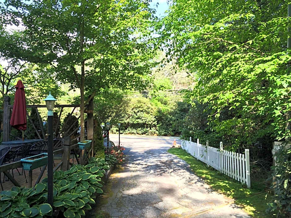 Outpost Inn
