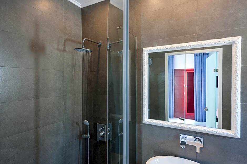 MAR n MAR CROWN HOTEL-SUITES