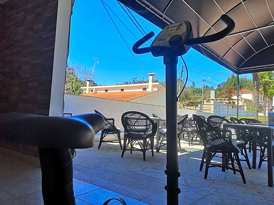 Leonchic - Guest House com Piscina de Água Salgada