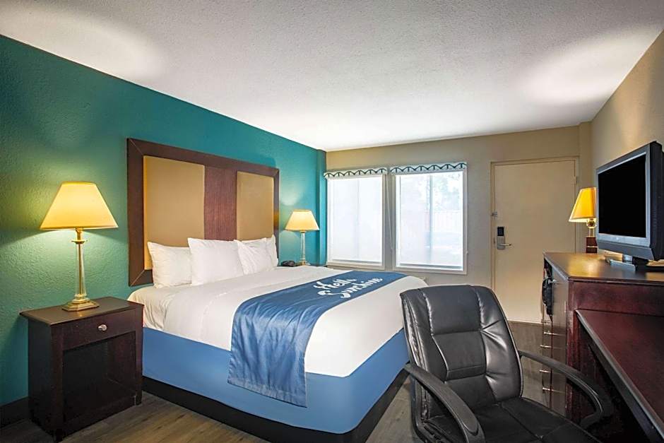 Days Inn by Wyndham Mobile I-65
