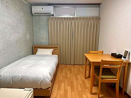 Standard Twin Room with Shared Bathroom