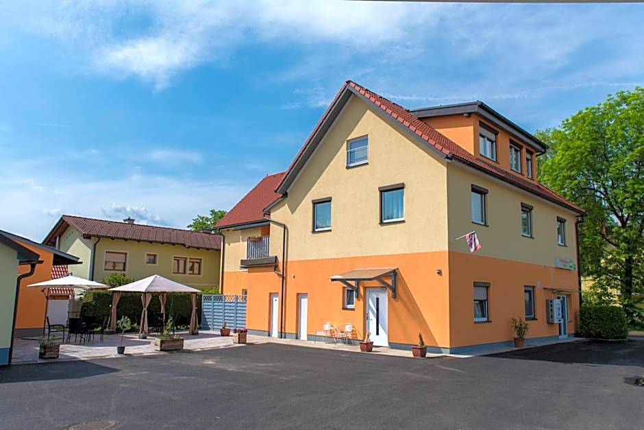 Ferienwohnungen und Zimmer Yassi